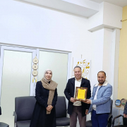 Palestine Polytechnic University (PPU) - تكريم عميد الكلية الدكتور اياد الهشلمون على جهوده في إدارة الكلية